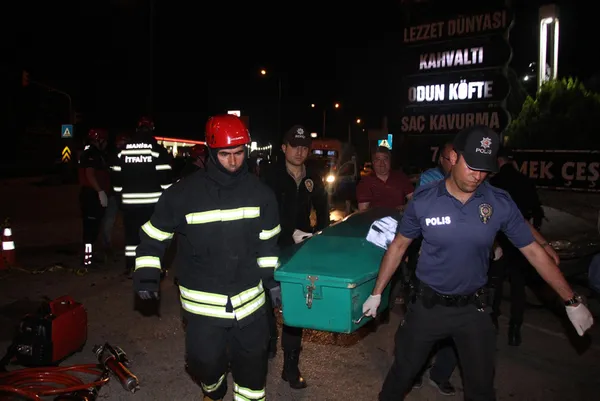 Son dakika: Manisa'daki can pazarında korkunç iddia! İki otomobil çarpıştı: 4 ölü, 2 ağır yaralı! - 3