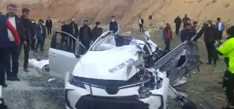 Diyarbakır Silvan'da korkunç kaza! Otomobil ile kamyonet çarpıştı: 2'si çocuk 5 kişi öldü