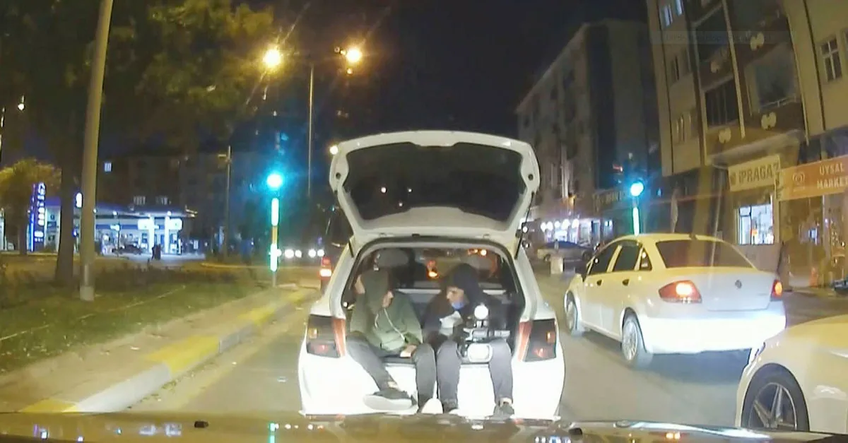 Aksaray’da otomobilin bagajında 2 gencin tehlikeli yolculuğu