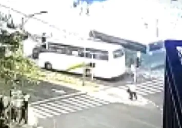 Otobüs yayaları ezdi: 3 ölü