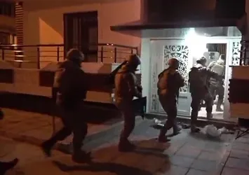 Van'da iş yeri ve 4 eve eş zamanlı operasyon!