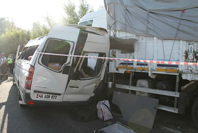elazigda-dugun-yolunda-feci-kaza-3-olu-10-yarali-1624599410175.jpg Elazığ’da düğün yolunda feci kaza: 3 ölü, 10 yaralı - 1