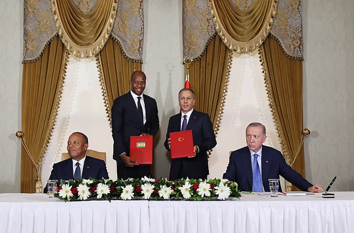 baskan-erdogan-sao-tome-ve-principe-basbakani-trovoadayi-kabul-etti-imzalar-atildi-1728143097255.jpg Başkan Erdoğan Sao Tome ve Principe Başbakanı Trovoada'yı kabul etti! İmzalar atıldı