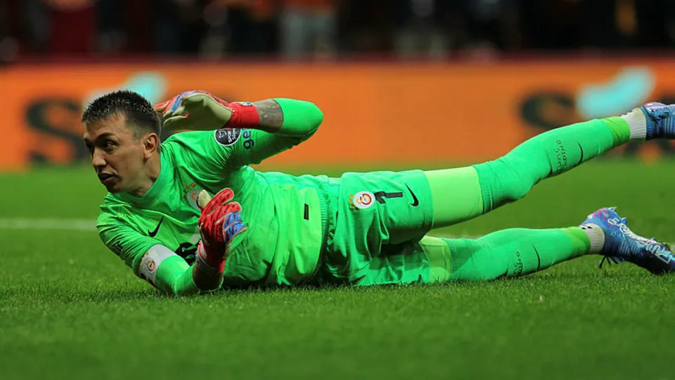 Galatasaray'da Fernando Muslera şoku! Ayrılık iddiaları güç kazandı