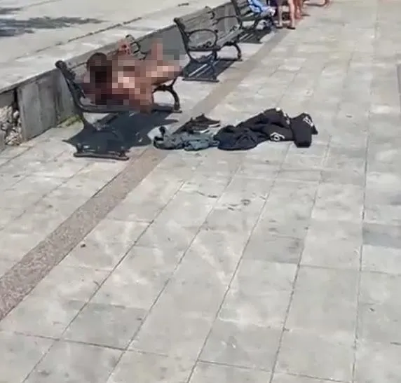 bebek-sahilde-igrenc-olay-gozaltina-alindilar-1654003960914.jpeg Bebek’te hem ahlaksızlık hem provokasyon! Algı operasyonlarında yeni perde: Burada beslenen bir şey var - 6