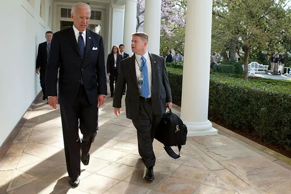 doktorundan-bidenin-saglik-durumuna-iliskin-aciklama-ba5e-yakalandi-1658595758779.jpg Doktorundan Biden'ın sağlık durumuna ilişkin açıklama: BA5'e yakalandı - 4