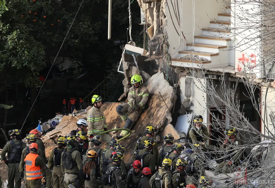 Tel Aviv ve Hayfa'da kıyamet gecesi: İran füzeleri İsrail'i vurdu 9