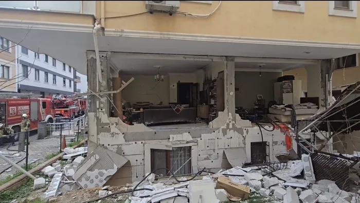 istanbul-atasehirde-korkutan-patlama-1-yarali-1769442816448.jpg İstanbul Ataşehir'de korkutan patlama: 1 yaralı