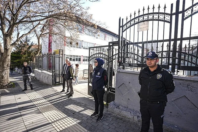 okul-saldirilarina-iliskin-paylasimlara-sorusturma-68-kisi-tutuklandi-1776685462247.jpeg Okul saldırılarına ilişkin paylaşımlara soruşturma: 68 kişi tutuklandı - 1