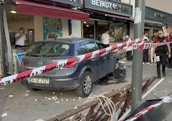 Beykoz'da otomobil yayaların arasına daldı! Yaralılar var