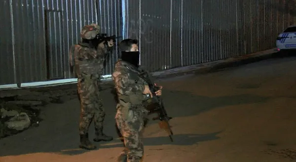 polisin-dur-ihtarina-uymayarak-kacan-3-supheli-kiskivrak-yakalandi-1615501654178.jpg Polisin 'dur' ihtarına uymayarak kaçan 3 şüpheli kıskıvrak yakalandı - 1