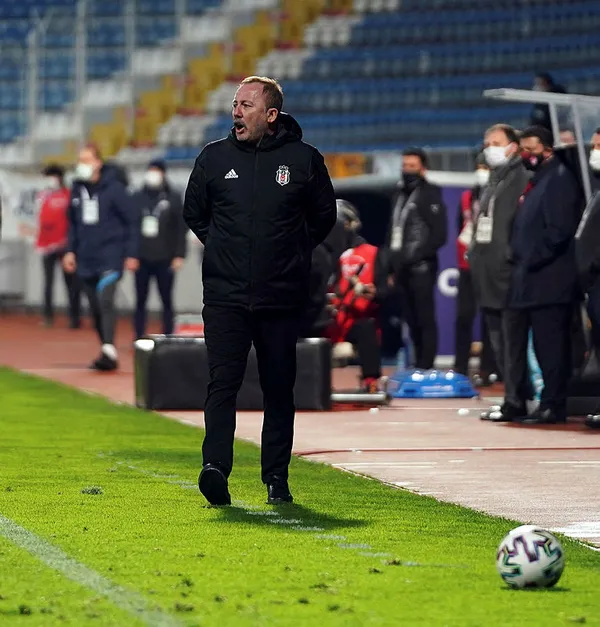 1617576061078.jpg Beşiktaş Teknik Direktörü Sergen Yalçın'dan Kasımpaşa maçı sonrası hakem yorumu: Türk futbol tarihinde bir ilki yaşadık - 4