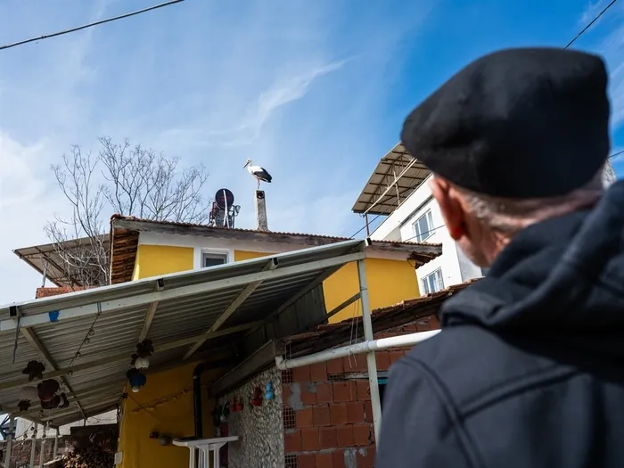 15-yillik-dostlukta-yeni-perde-nazli-geldi-gozler-yarende-1772020497043.jpg 15 yıllık dostlukta yeni perde: Nazlı geldi gözler Yaren'de! - 2