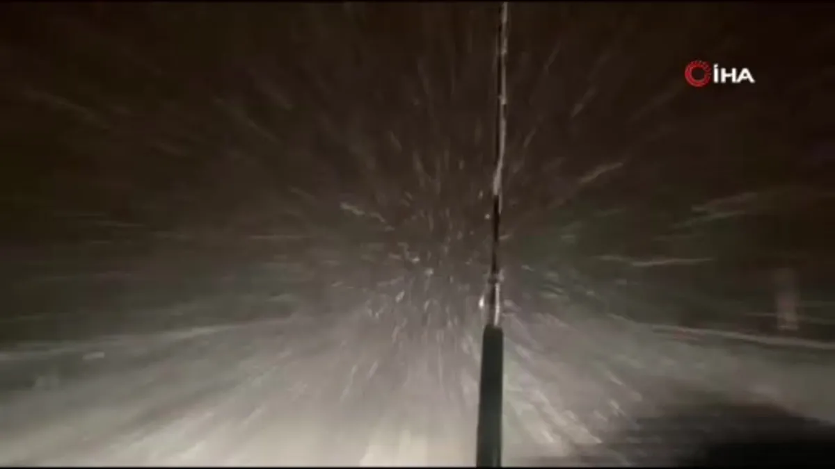 Muş'ta yol kapandı: 180 kişi mahsur kaldı