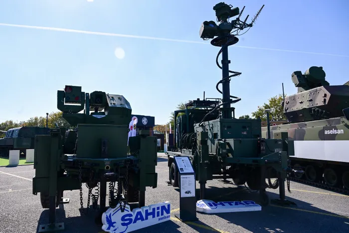 BUKALEMUN düşman İHA’lara Türk bayrağı çizdiriyor!