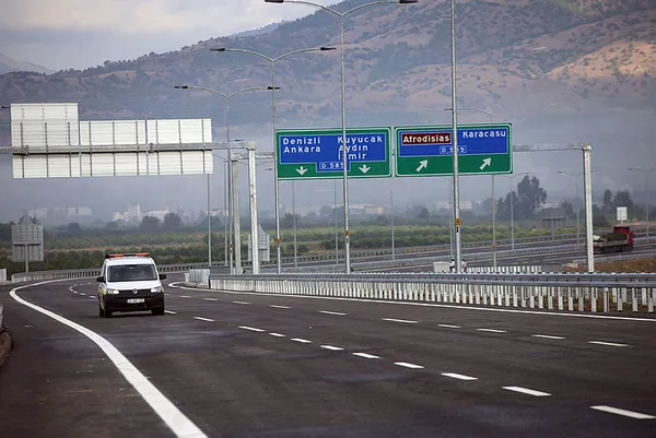 aydin-denizli-otoyolunda-ilk-etap-hizmete-alindi-1699021987681.jpg Aydın-Denizli Otoyolu'nda ilk etap hizmette! 2 şehir arası mesafe 1 saat 10 dakika... - 1