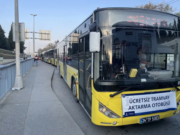 1636962198037.jpg Haftanın ilk günü İstanbullular işe geç kaldı! CHP İBB bilgilendirme yapmadı vatandaş isyan etti: Bu çok büyük bir ayıp - 4