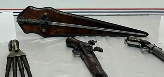 Yalova’da tarihi eser operasyonunda kılıç ve tabanca ele geçirildi