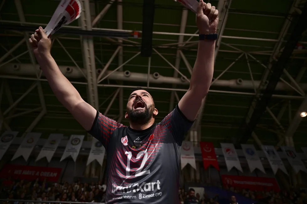 galatasaraya-set-vermedi-efeler-liginde-sampiyon-ziraat-bankkart-1777311290714.jpg Fotoğraf (AA)