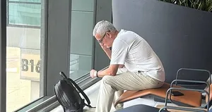 Özel jetle Türkiye’ye geldi tarifeli uçakla döndü