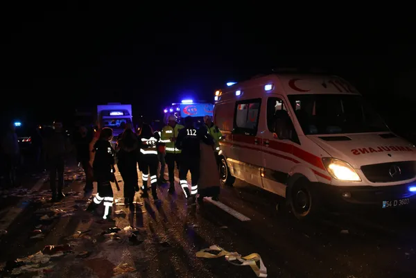 Düzce'de feci kaza: 2 ölü 35 yaralı - 3