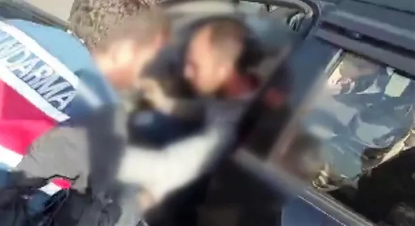 Son dakika: Üstü gül altı zehir! Bayramda piyasaya süreceklerdi: Narkotik ekipleri kıskıvrak yakaladı - 1