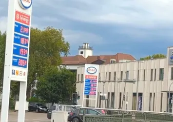 Ucuz benzin için ülke değiştiriyorlar