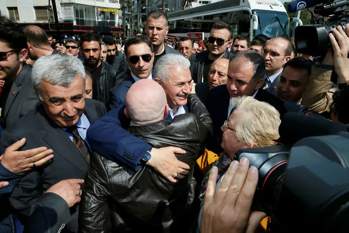 Başbakan Yıldırım, MHP'nin "evet" standını ziyaret etti - 2
