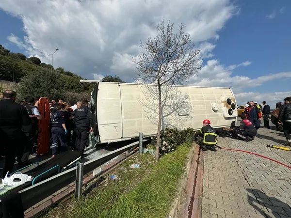 Aydın Efeler'de halk otobüsü devrildi: 28 yaralı - 1