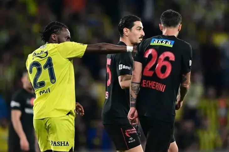Karagümrük Fenerbahçe maçında olay yaratan penaltı pozisyonu! Spor yorumcularından flaş sözler