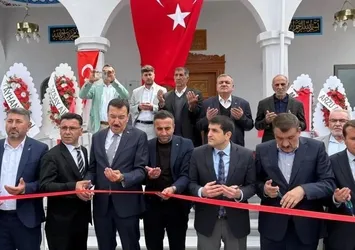 Levent Camii dualarla ibadete açıldı