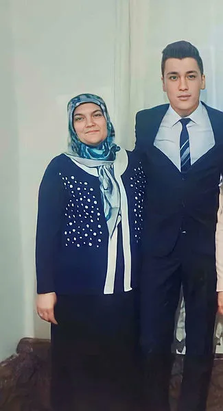 İstanbul'daki bombalı terör saldırısında şehit düşen polis Emre Horoz’un ikizlerinden yürek yakan sözler: Kıyamet kopsa da babamız ile kavuşsak - 4
