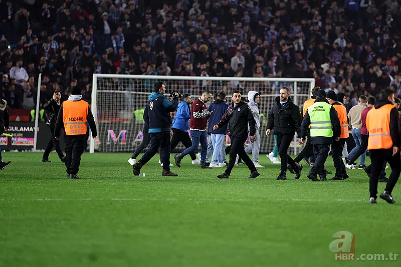 Akyazı'da olay var! Maç sonu sahaya giren taraftarlar Fenerbahçeli futbolcular ile kavga etti | Soruşturma başlatıldı 25