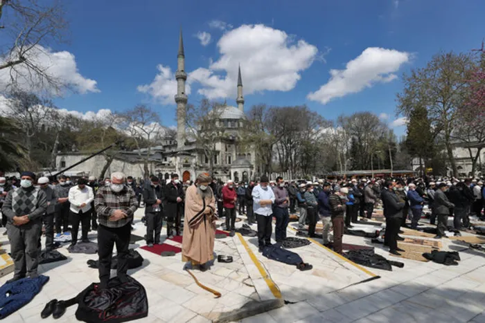 Son dakika: Bediüzzaman Said Nursi'nin talebelerinden Hüsnü Bayramoğlu son yolculuğuna uğurlandı - 7