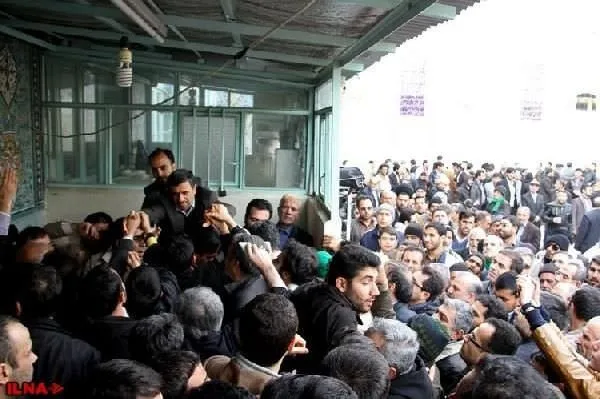 Ahmedinejad’ın zor anları