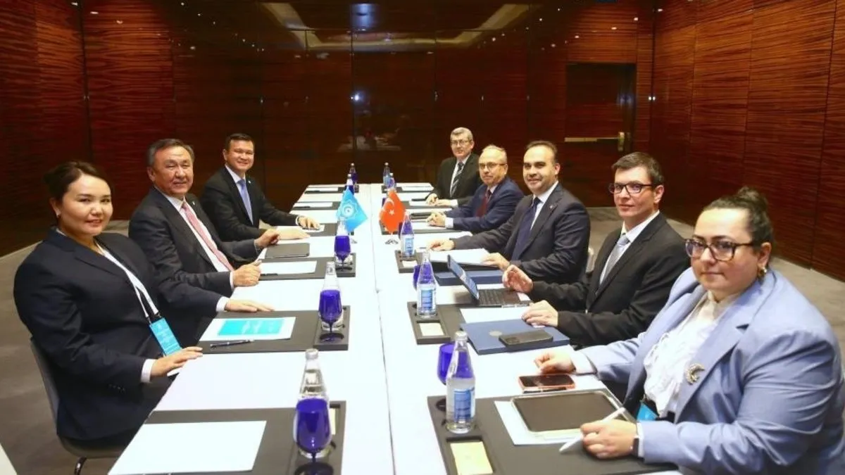 Bakan Kacır'dan Bakü'de yoğun diplomasi trafiği: Kırgızistan ve Azerbaycanlı bakanlar ile bir araya geldi
