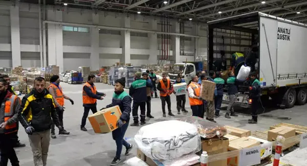 depremzedelere-yardimlarin-hizli-ulastirilmasi-amaciyla-kayseride-lojistik-aktarma-merkezi-kuruldu-1677228311909.jpg