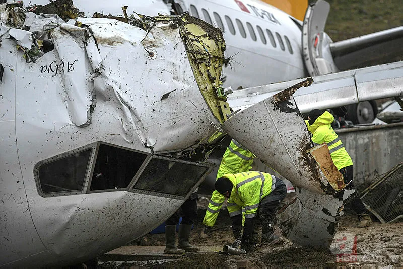 Son dakika: Pegasus uçağının enkaz kaldırma çalışmaları sürüyor 6