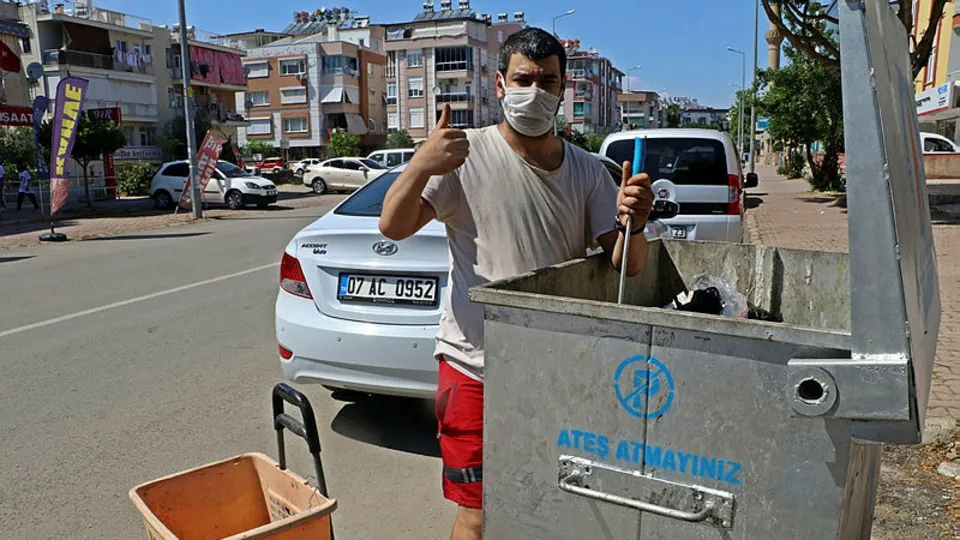 Ev hayali dolandırıcıların ağına düşürdü! Çöp toplayarak KPSS’de Türkiye 25’incisi olan gence büyük şok