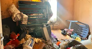 7 yıldır evinde çöp biriktiriyor! Ekipler temizle temizle bitiremedi