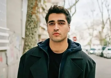 Yalı Çapkını'nın Ferit'i Mert Ramazan Demir'in 5 kardeşi varmış! Hepsi birbirine benziyor...