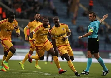 Kayserispor'un vazgeçilmezi Prejuce Nakoulma