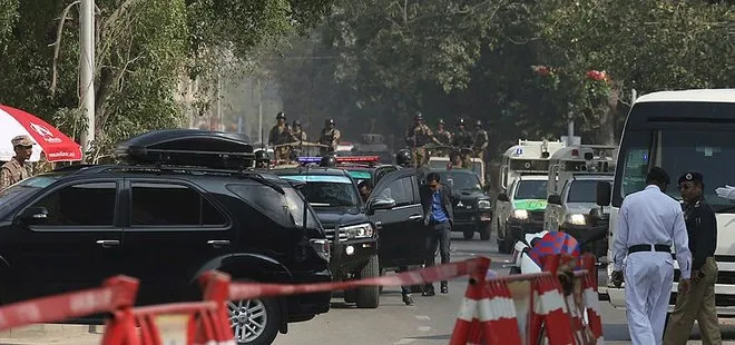 Pakistan’da eyalet parlamentosu önünde LPG’li araçta patlama oldu
