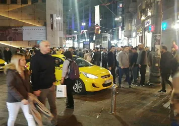 İstiklal Caddesi'nde şüpheli çanta alarmı!