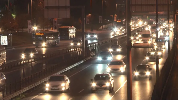 Son dakika: 15 Temmuz Şehitler Köprüsü'nde trafik yoğunluğu! Kısıtlamanın ardından hareketlilik başladı - 1