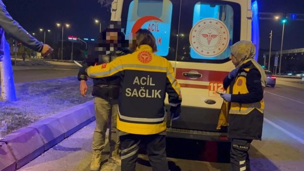 Alkollü genç intihara kalkışmasının ardından yol kenarında yatarken bulundu