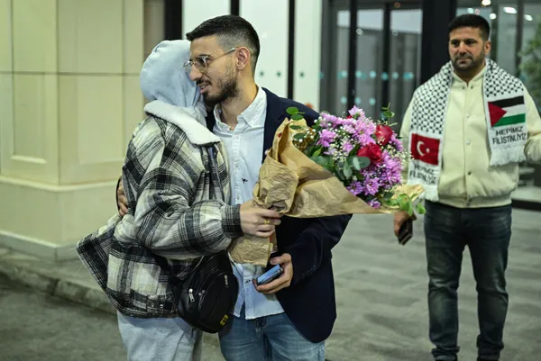 Gazze’den tahliye edilen Türk vatandaşları İstanbul’a geldi