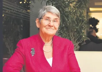 Canan Karatay: Veganlar koyun gibi