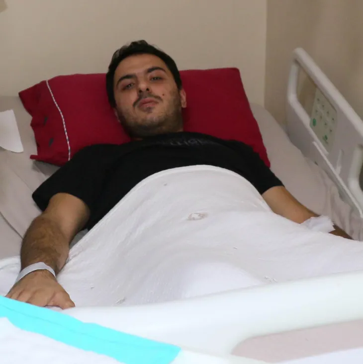 23 yaşındaki gencin safra kesesinden 400 taş çıkarıldı - 3
