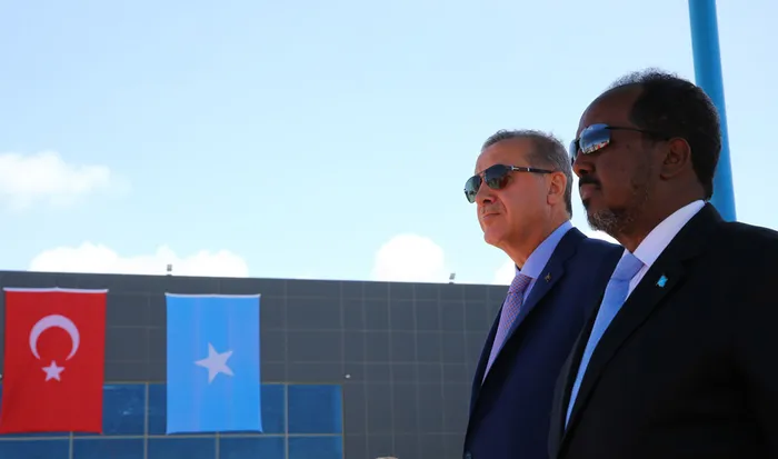 baskan-erdogan-somali-cumhurbaskani-mahmud-ile-bir-telefon-gorusmesi-gerceklestirdi-1722275318174.jpg Başkan Recep Tayyip Erdoğan - Somali Cumhurbaşkanı Hasan Şeyh Mahmud